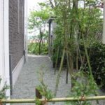 施工後（21） 建物脇はビリ砂利を敷いています