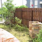 施工後（1） 芝を貼りブルーベリーとシンボルツリーのヤマボウシを植栽しました