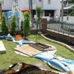 施工中（6） 芝貼り