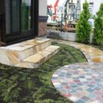 施工後（5） コンクリートステップにも石を貼りました。