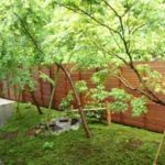 施工後（12） 　 施工２ヶ月後 　 時間が経つと、下草とコケが生え、味が出てきます