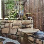 施工後（5） 流木を加工して水を落とします