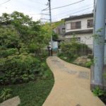 施工後（24） 裏門へ