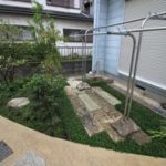 施工後（25） 古い庭で使用していた大谷石は、洗濯物干しスペースに