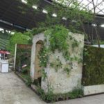 施工後(2) 外壁にも苔を貼っています。