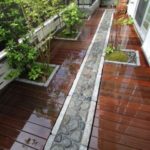 施工後(25) デッキ 川石張り