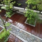 施工後(14) デッキ 川石張り