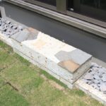 施工後(7) オリジナル沓脱石 大谷石と諏訪鉄平石