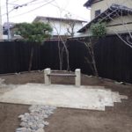 施工中（19）大谷石のベンチと大谷石で囲んだ真砂土テラス