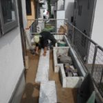施工中（9）アプローチ御影石据え付け