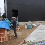 施工中(19)オリジナル版築門柱 養生中