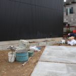 施工中(11)雨落ち大谷石設置