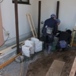 施工中（3）ベンチ座台設置